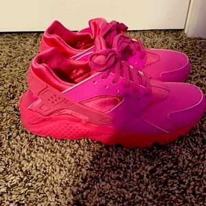 Nike huarache run casual shoes.